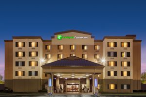 The exterior of a Holiday Inn Express at night.